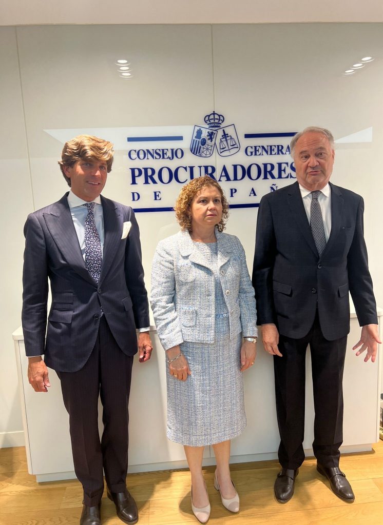 Maria Emilia Adán, Decana de los Registradores de España realiza su primera visita institucional al Consejo General de Procuradores de España
