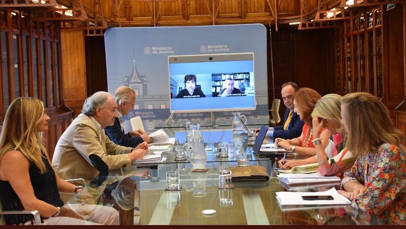 La directora general para el Servicio Público de Justicia se reúne con el Consejo General de Procuradores de España