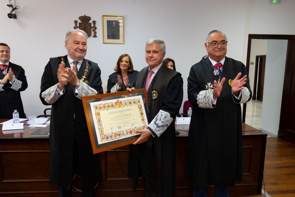 Juan Carlos Estévez asiste al Colegio de Procuradores de Jerez: una despedida, nuevos colegiados y distinciones
