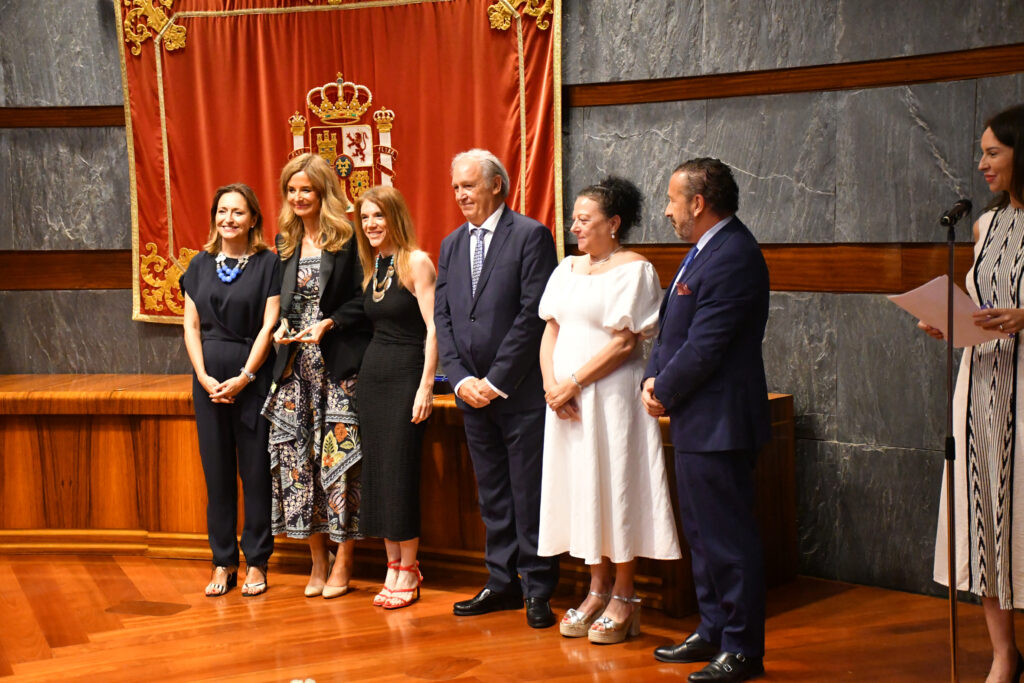 El Secretario del Consejo General de Procuradores de España entrega el Premio a la “Justicia más accesible” a la Comunidad de Madrid