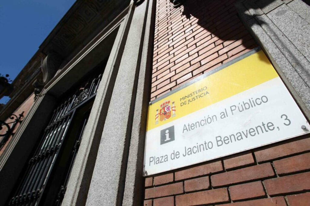 Los procuradores ofrecen mediar entre jueces, fiscales y Congreso