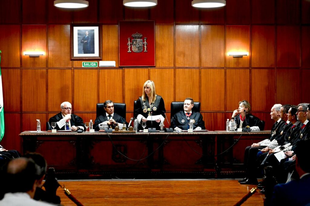 Isabel Perelló, presidenta del Tribunal Supremo, recibe la Toga de Plata en un acto histórico en Jaén