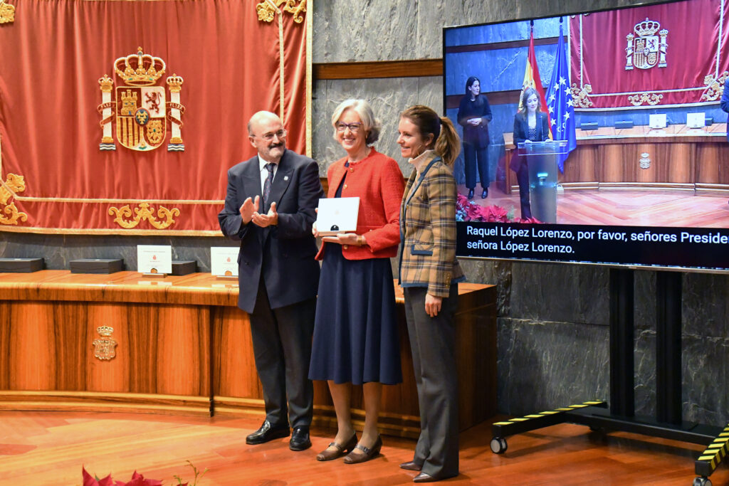 El presidente del Consejo General de Procuradores otorga el premio “A una trayectoria personal” en los XVIII Premios Justicia y Discapacidad