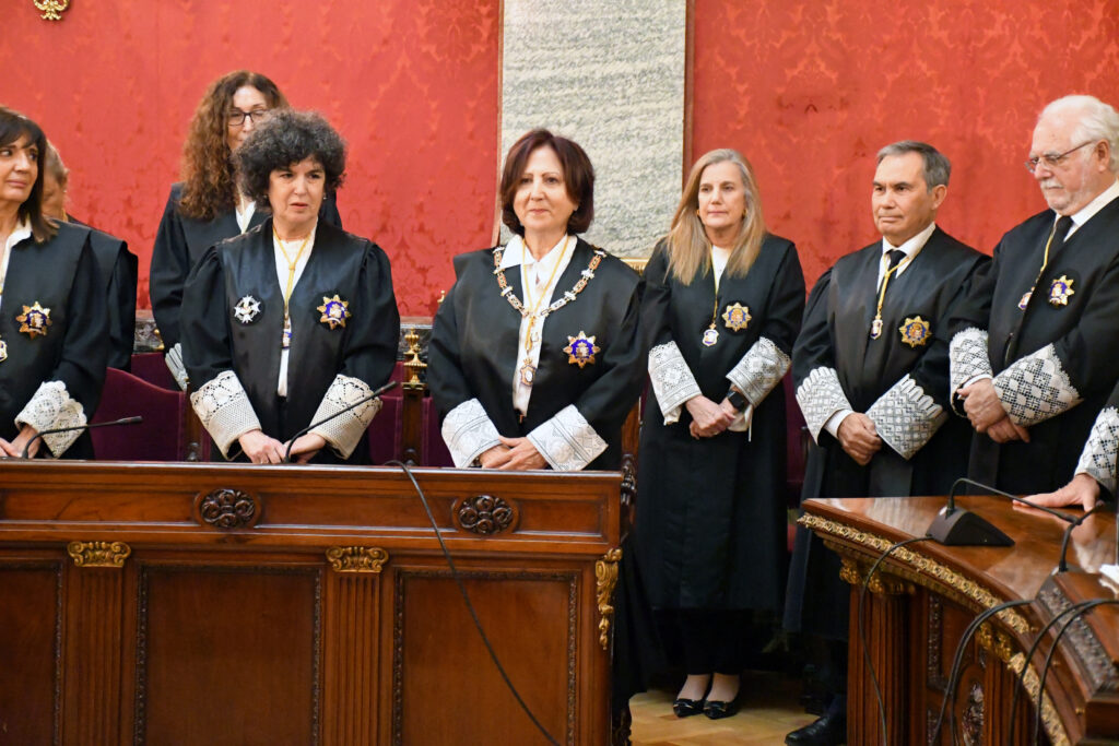El presidente del Consejo General de Procuradores de España asiste a la toma de posesión de la nueva Fiscal General del Estado