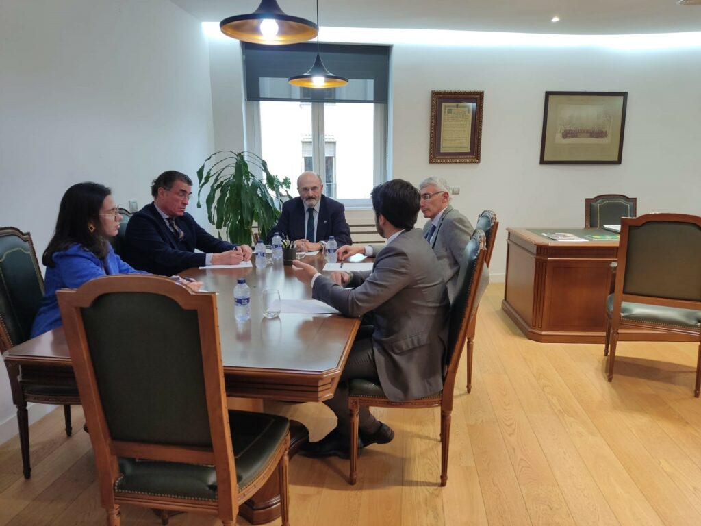 El Consejo General de Procuradores y CONEDE celebran una reunión de trabajo para avanzar hacia una Justicia más eficaz y cercana