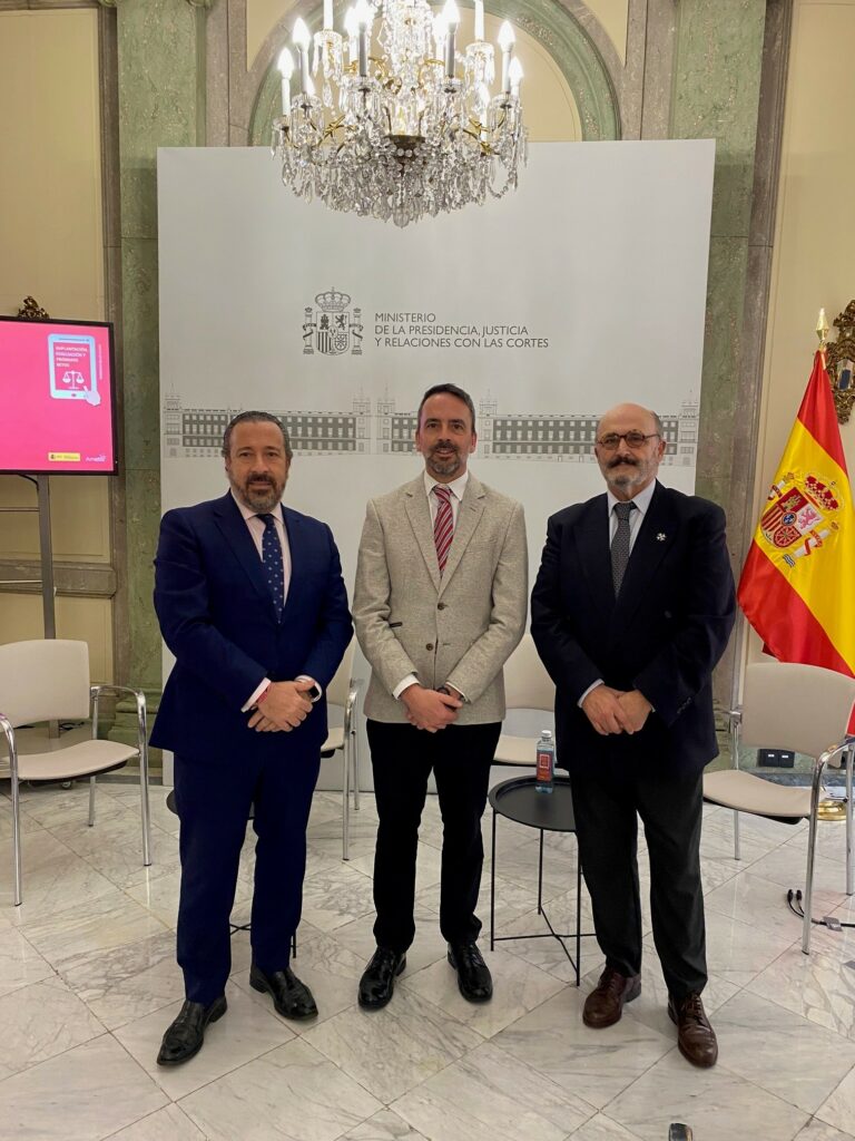 El Consejo General de Procuradores de España reafirma su compromiso con la digitalización de la Justicia en el acto sobre la Ley de Eficiencia Digital