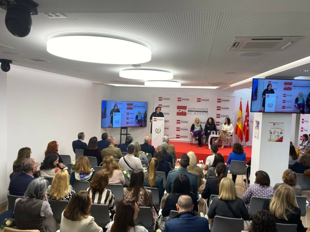 Los procuradores de Madrid entregan el «Premio Eulalia Ruiz de Clavijo»