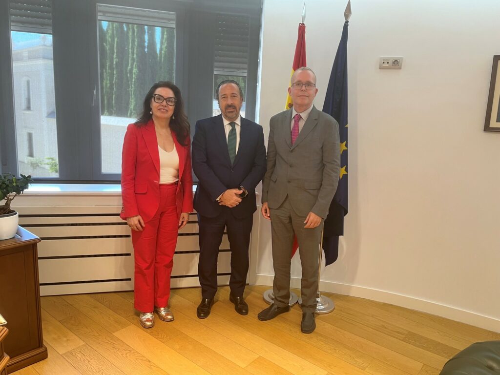 Reunión de alto nivel entre Procuradores y LAJ para mejorar la eficiencia judicial
