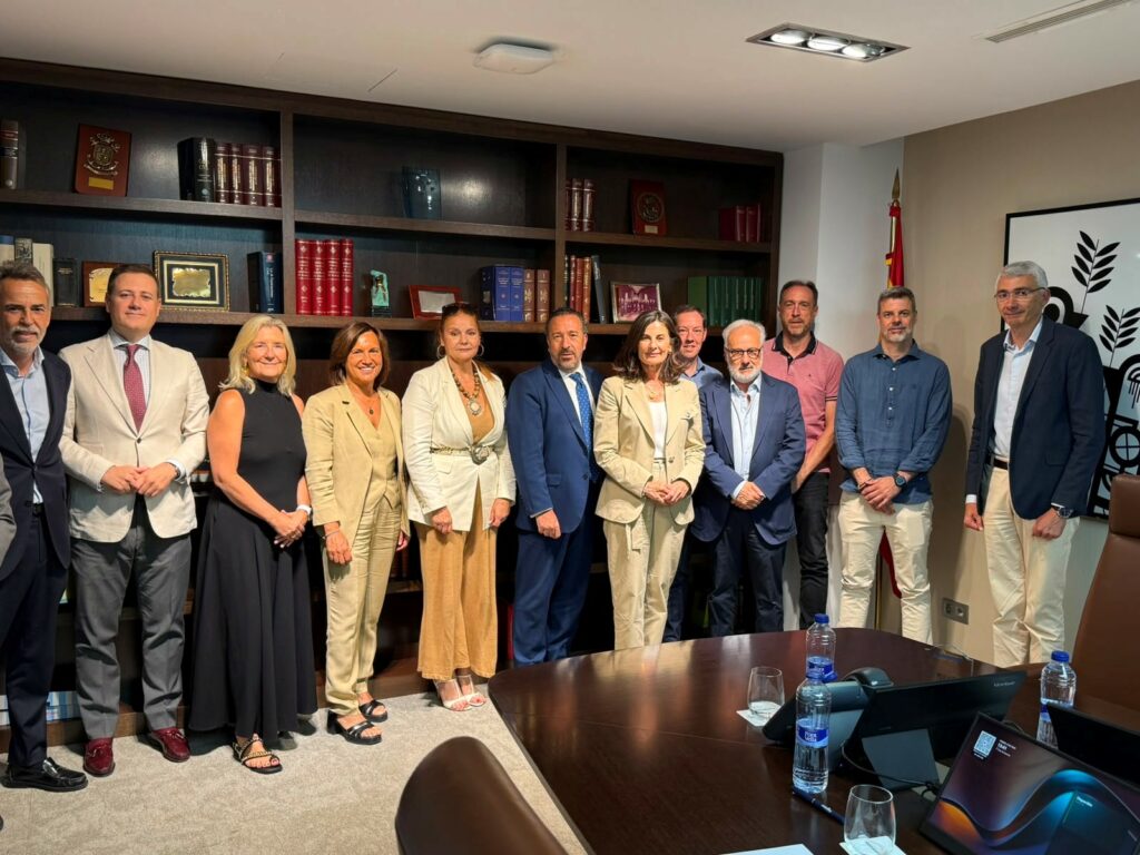 La Ejecutiva del Consejo General de Procuradores de España se reúne con los nuevos decanos de la Procura en una jornada de trabajo en la sede institucional