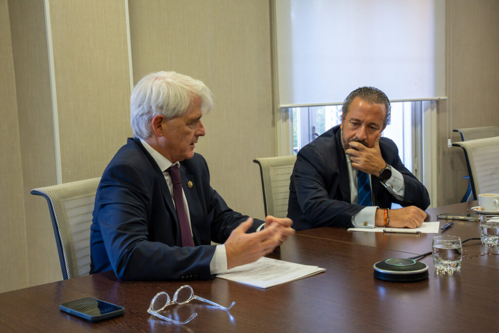 Abogacía, Procuradores y Arquitectos acuerdan mantener una interlocución conjunta sobre el desarrollo de la Pasarela al RETA
