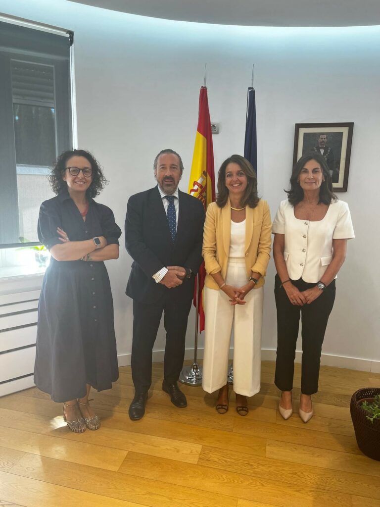 La consellera de Justicia de la Comunitat Valenciana visita la sede del Consejo General de Procuradores de España